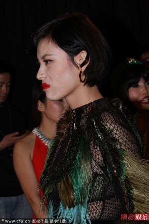 葛荟婕发文再斥汪峰:为护声誉让经纪人致电我母亲