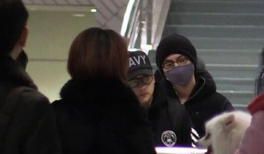 陈晓被拍和好友一同回老家