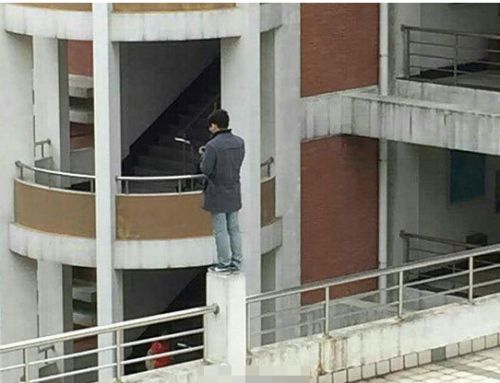 计量学院大学生表白失败当众跳楼 目前暂无生命危险