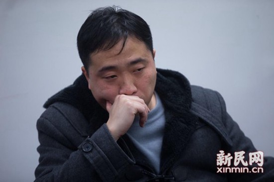 上海交警被车辆拖行致死 市民悼念