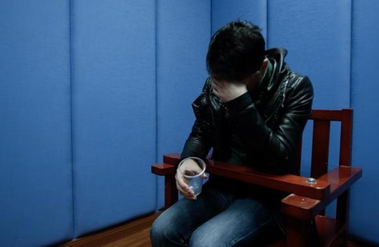 上海交警被车辆拖行致死 市民悼念