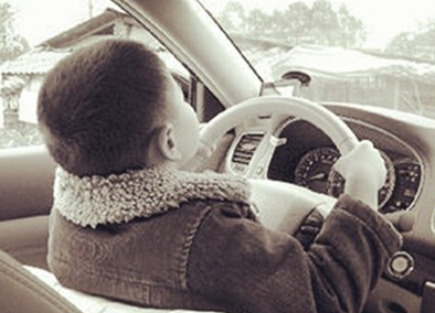 男童偷开汽车兜风 10岁男童上高速飙车被批评<a href='http://www.bjxxg.cn/edu/' target='_blank'><u>教育</u></a>