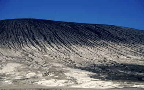 太平洋岛国汤加附近海底火山剧烈喷发 喷发催生一座新岛
