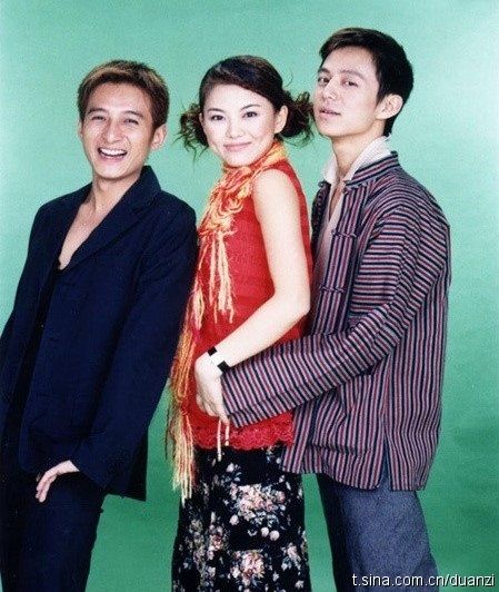 何炅与初恋女友亲密照曝光 两人相恋10年谢娜王菁羡慕嫉妒恨