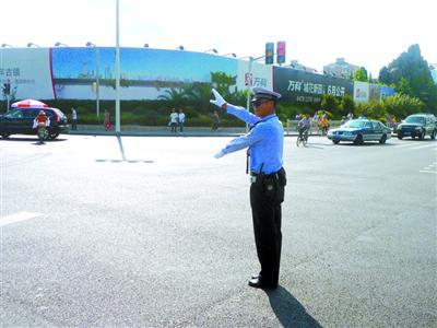 监控还原上海拖死交警司机惊悚现场 身陷囹圄32岁宝马男留下家中太太和8岁女儿