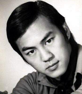 【图集】老牌男星年轻照 黄秋生、张嘉译、朱时茂、狄龙也曾小鲜肉