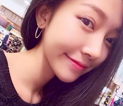 越南最美的<a href='http://www.bjxxg.cn/health/liangxing/' target='_blank'><u>女人</u></a>系青岛女孩 清纯素颜照曝光