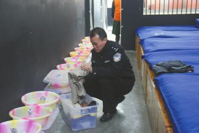 浙大学霸放弃接管千万家业当警察骑二手自行车上班