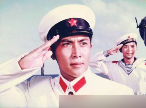 老鲜肉青涩照赛过小鲜肉 老牌男星年轻照唐国强超鹿晗