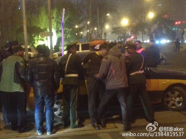 王府井发生持枪抢劫案 劫匪被捕