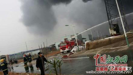 江西上饶一工厂发生大火 现场浓烟滚滚【组图】