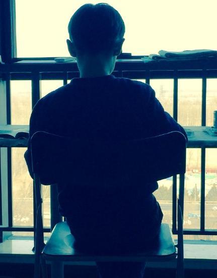 海清晒儿子近照 感慨：等你长高 我的大白