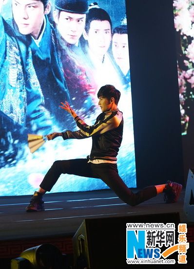 《少年四大名捕》发布会 杨洋与陈伟霆隔空斗舞