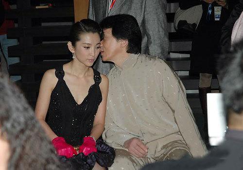 吴绮莉否认收三千万分手费 成龙或接管小龙女