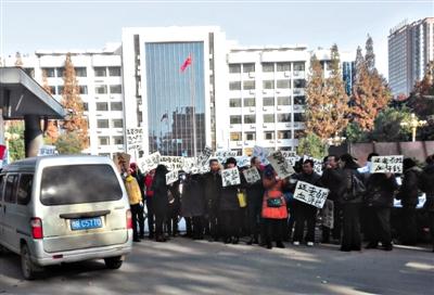 南阳<a href='http://www.bjxxg.cn/house/loushi/' target='_blank'><u>楼市</u></a>崩盘了？房地产市场低迷地产商融资遇到困难