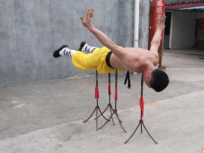 惊悚！90后男子表演电钻钻太阳穴 曾拜师少林 