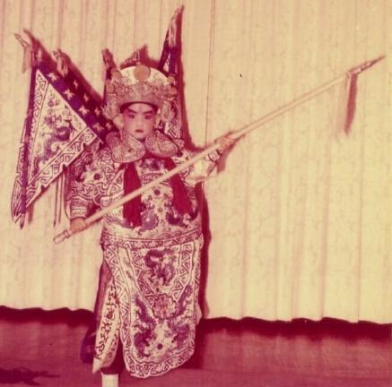 蔡康永晒8岁时学京剧照 武生扮相帅气十足(图)