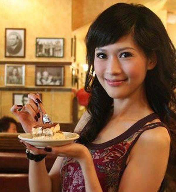 沈星谢晖恋情曝光 申花王牌球员混搭美女主播文体圈跨界恋