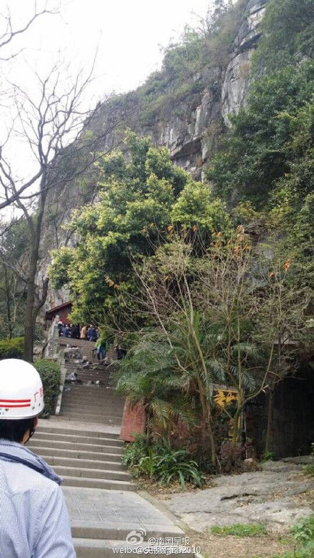 广西桂林一景区游客被滚石击中 造成4人死亡(图)