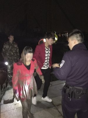 前女友和现女友同时跳江 小伙救起现任转身就走