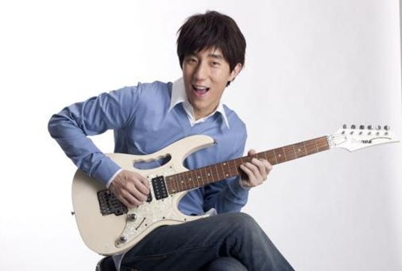 房祖名曾街头卖艺 纨绔子弟也有辛酸岁月