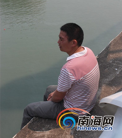 男子欲跳桥讨工钱2岁半儿子桥边大喊：回来（图）