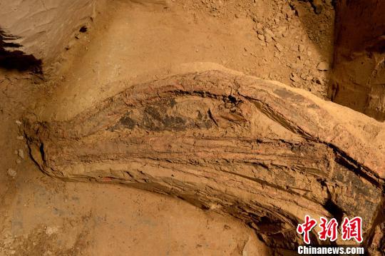 秦兵马俑坑发现弓弩 传说中的檠首现真身 弩机弩机最远能射七八百米