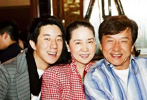 【图】成龙爆料房祖名曾在街头卖艺 一朝落魄倍感辛酸 