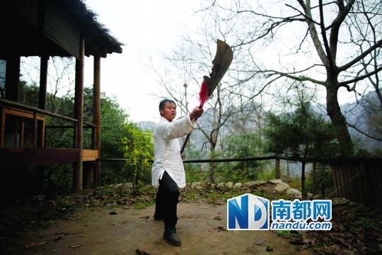 男子弃百万年薪去终南山修行的隐士