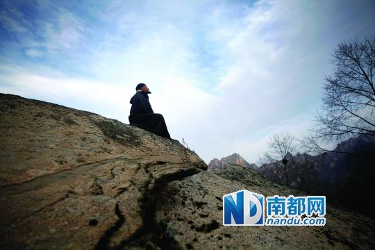 男子弃百万年薪去终南山修行的隐士
