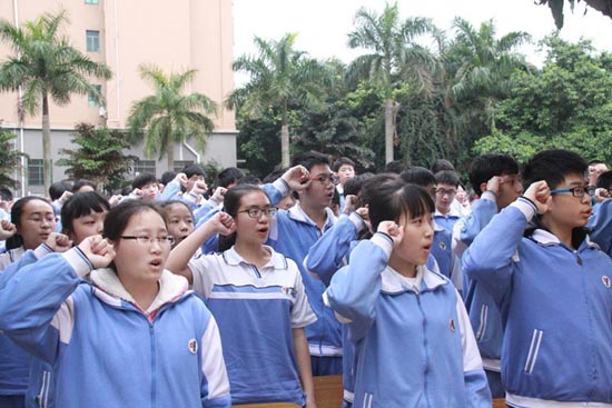珠海一中学中考誓师如“阅兵” 网友称被震住