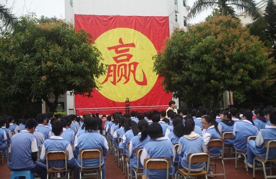 珠海七中举行“百日誓师”大会 中考学生誓师像阅兵 校长当司机