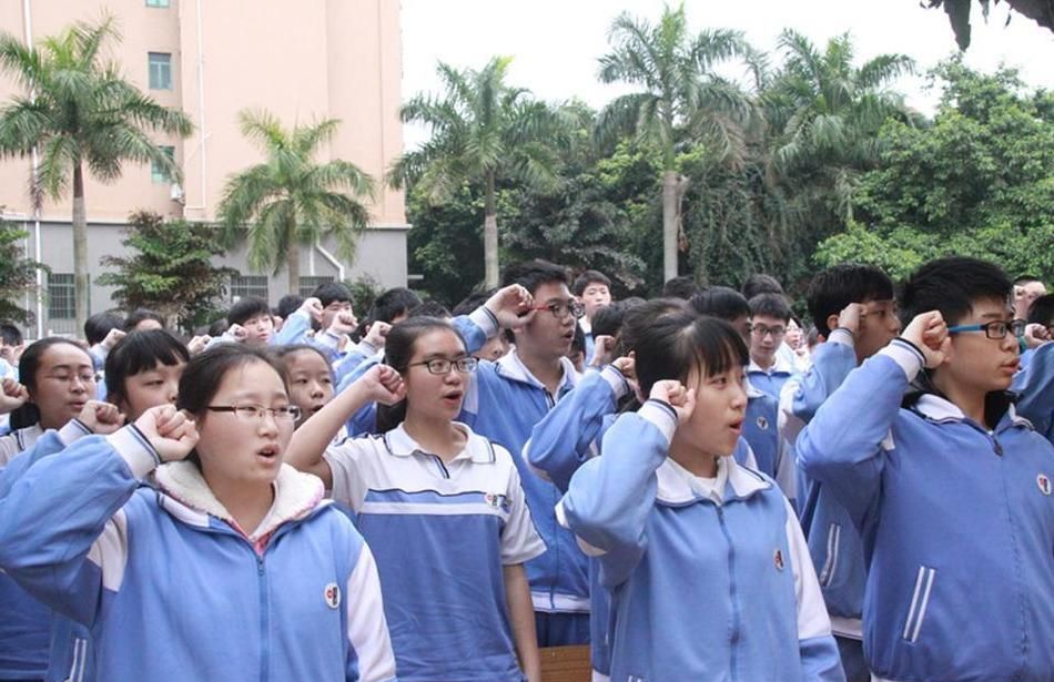 珠海七中举行“百日誓师”大会 中考学生誓师像阅兵 校长当司机