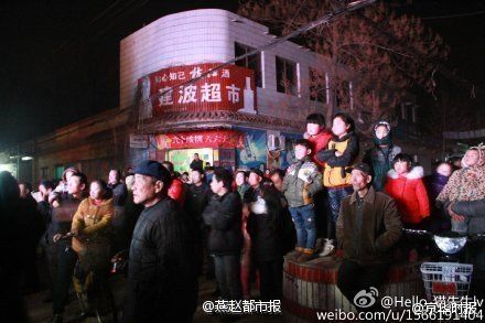 曝河北邯郸农村葬礼请脱衣舞女郎“助兴”(图)