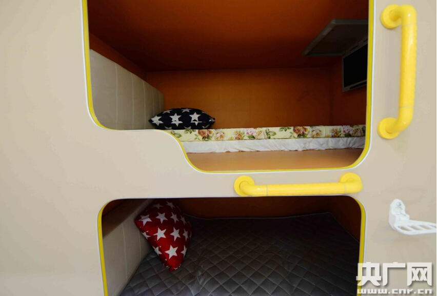 上海现集装箱建筑群造价百万 餐厅游泳池俱全