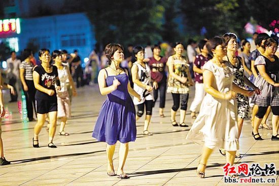 <a href='http://www.bjxxg.cn/sports/' target='_blank'><u>体育</u></a>总局推12套统一编排广场舞，你怎么看？
