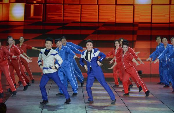 <a href='http://www.bjxxg.cn/sports/' target='_blank'><u>体育</u></a>总局推12套广场舞：“最炫小苹果”动作统一