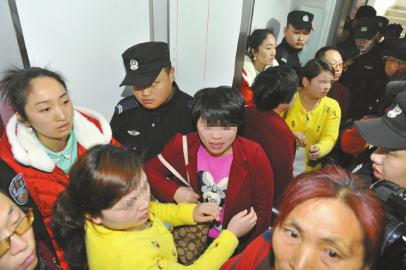 母亲卧底传销窝只为唤回执迷的一双女儿