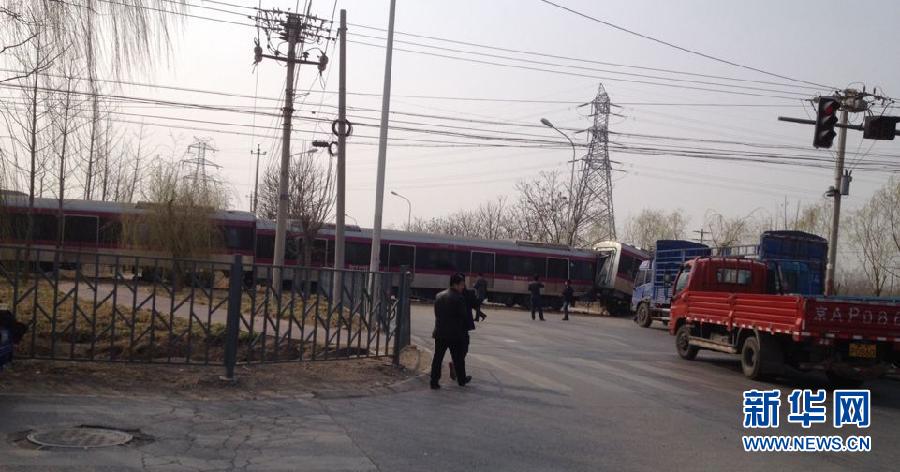 #（突发事件）（2）<a href='http://www.bjxxg.cn/' target='_blank'><u>北京地铁</u></a>亦庄线一调试列车出轨　无乘客受伤