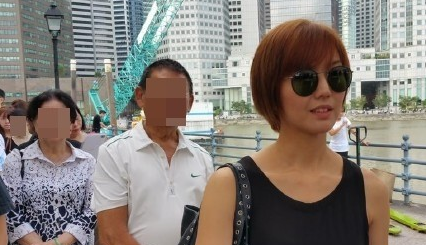 孙燕姿排队致敬李光耀