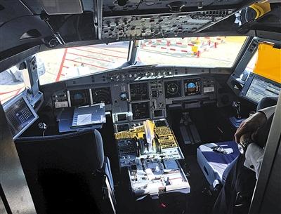 全球多家航空公司改革 禁止飞行员“单飞” 