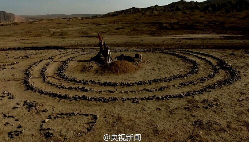 吐鲁番火焰山现200多个神秘“怪石圈”