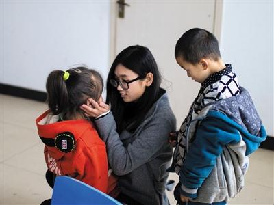 艾滋男童赴山西就学 9岁坤坤逐渐融入充满暖意的集体中