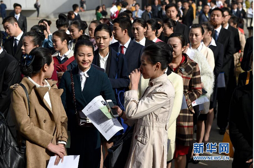 实拍：东航在山西招聘空乘 美女云集