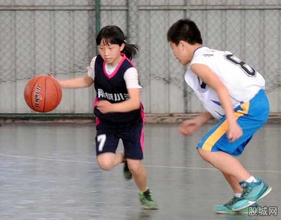 12岁女乔丹爆红 体格虽小技术高超完爆一众<a href='http://www.bjxxg.com/health/liangxing/' target='_blank'><u>男人</u></a>