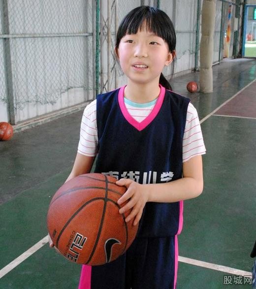 12岁女乔丹爆红 体格虽小技术高超完爆一众<a href='http://www.bjxxg.com/health/liangxing/' target='_blank'><u>男人</u></a>