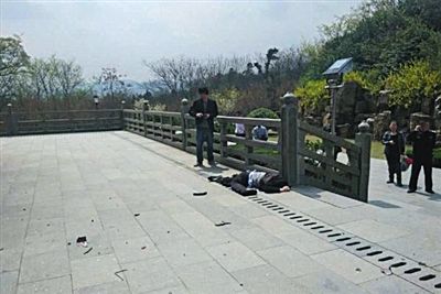 无锡市委副书记跳塔自杀 从文峰塔7层跳下身亡