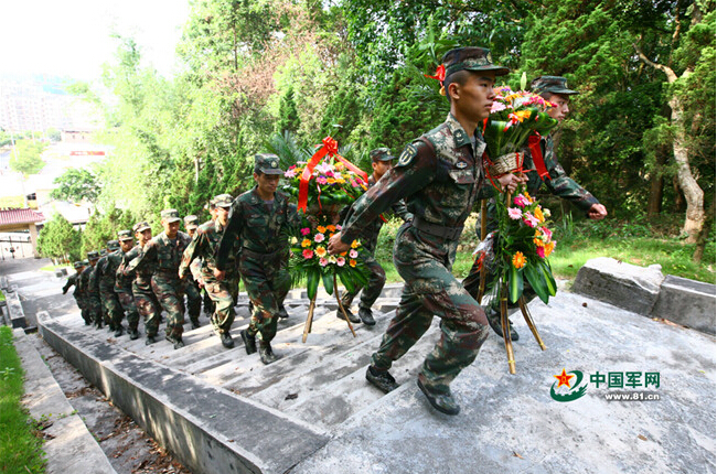 清明将至 第二炮兵某部开展缅怀革命先烈祭奠活动
