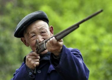 老人为南宋丞相守墓65年 13代人守了800多年