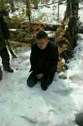 中国人在蒙古国受辱片段曝光：被人压住跪雪上(图)